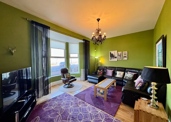 The Beach Front Apartment, Amazing Frontline Sea Views