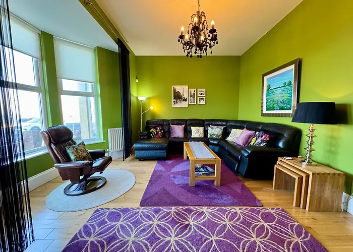 The Beach Front Apartment, Amazing Frontline Sea Views