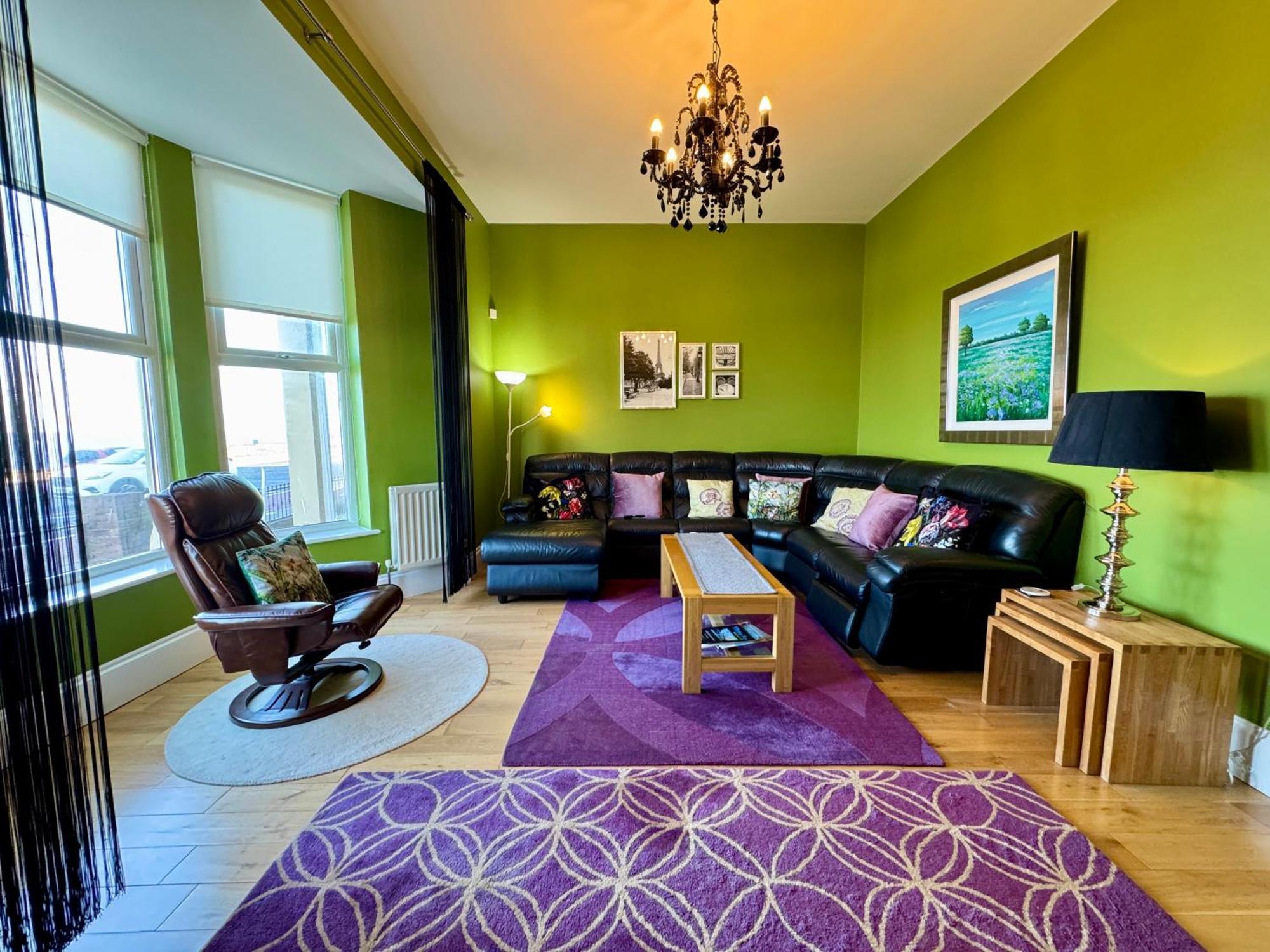 The Front Apartment, Amazing Frontline Sea Views Апартаменты *
